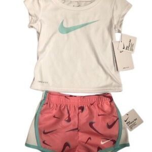 Nike Little girls 2PC Shorts Set Sunset Pulse Size 24 M